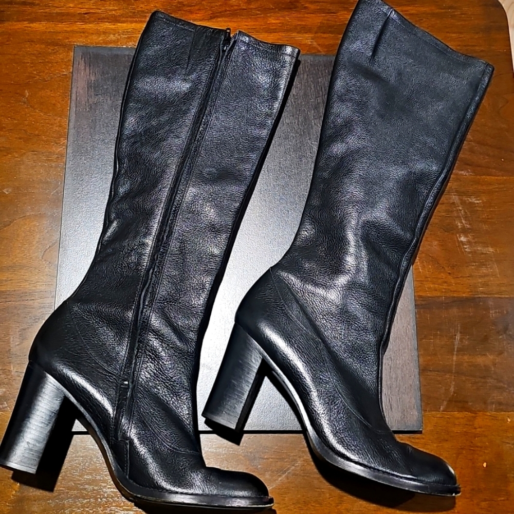 Gianni Bini Black Leather Heeled Boots Timeless Design - Picture 7 of 7